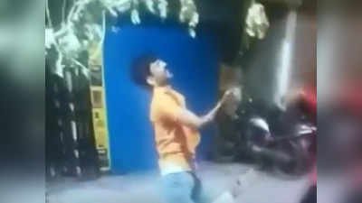 Indore News : नायक नहीं, खलनायक हूं मैं... होली में डांस करते वक्त युवक ने खुद के सीने में मारा चाकू