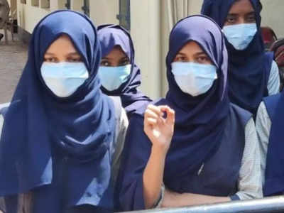 हिजाब परिधान करुन २३१ मुली परीक्षाकेंद्रात, प्रवेश न दिल्याने शाळेविरुद्ध निदर्शने 