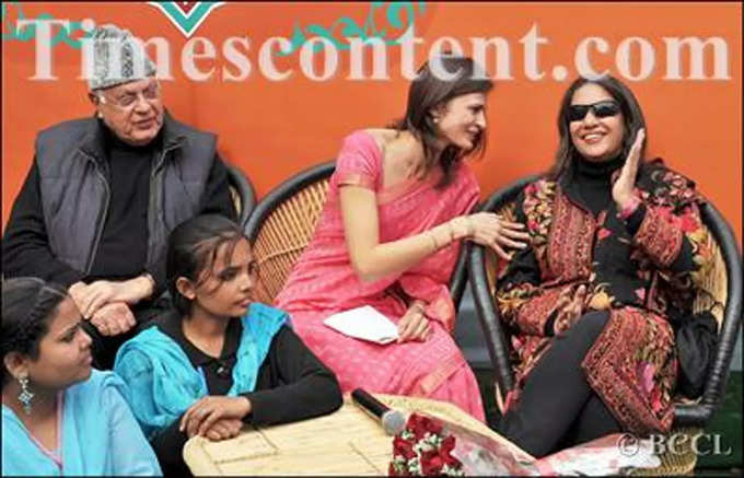 shabana with farooq family