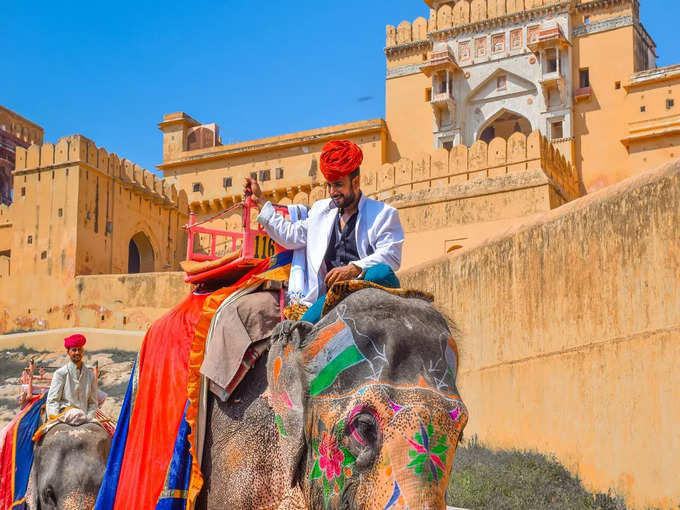 जयपुर को आज भी रंगा जाता यही गुलाबी रंग में -