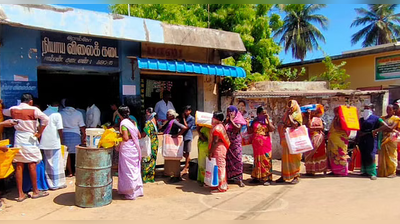 பதிவாளர் திடீர் உத்தரவு; பீதியில் உறைந்த ரேஷன் ஊழியர்கள்!