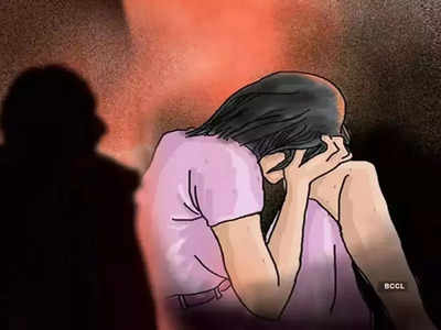 minor girl raped : संतापजनक! घरी एकट्या असलेल्या १२ वर्षाच्या मुलीवर बलात्कार, अखेर आईने...