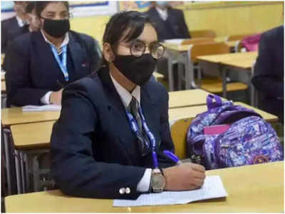 UP Board Exams: शिक्षा विभाग ने शिक्षक ड्यूटी में मृतकों के नाम किए शामिल, मैटरनिटी लीव पर चल रहीं कई शिक्षिकाओं का नाम भी लिस्ट में
