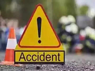 Bulandshahr News: बुलंदशहर में सड़क किनारे खड़ी ट्रक में जा घुसी तेज रफ्तार कार, पिता और 2 बेटों की मौत