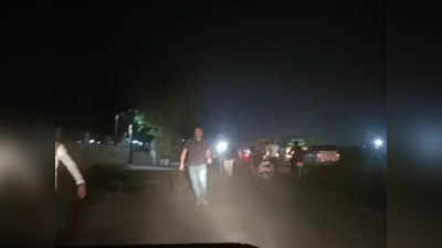 Indore News : भाजपा नेता के बेटे की हत्‍या, आक्रोशित लोगों ने ट्रक में लगाई आग, सड़क पर लगाया जाम
