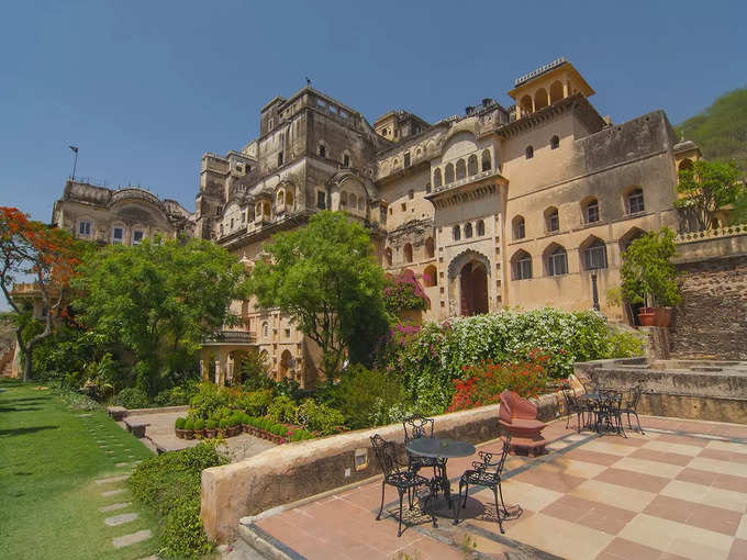 दिल्ली के पास नीमराना फोर्ट पैलेस - Neemrana Fort Palace near Delhi in Hindi