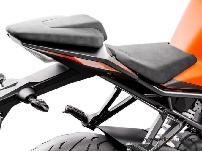 KTM RC 390 2022 seats