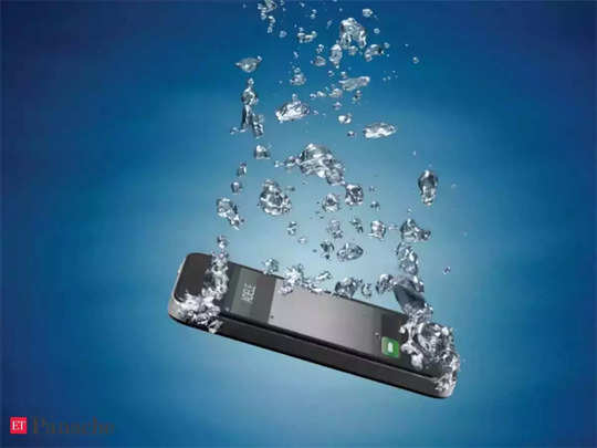 Difference Between Waterproof Water Resistant And Water Repellent  Smartphones - Amar Ujala Hindi News Live - काम की बात:क्या होता है  वॉटरप्रूफ और वॉटर रेसिस्टेंट फोन में अंतर? जान लेंगे तो