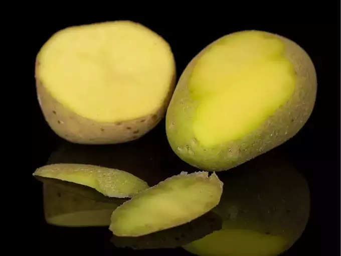 बटाटे हिरवे का पडतात?
