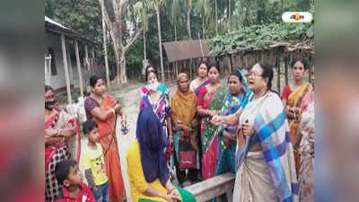 “বিয়ে করবে না মানে!” সাত পাকে ঘোরার দাবিতে প্রেমিকের বাড়ির সামনে ধরনায় যুবতী