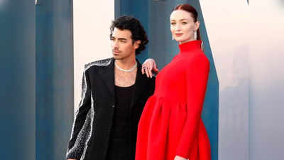 Oscar 2022: प्रियंका चोपड़ा की जेठानी Sophie Turner का ऑस्कर में जलवा, पति Joe Jonas संग रेड कार्पेट पर यूं फ्लॉन्ट किया बेबी बंप