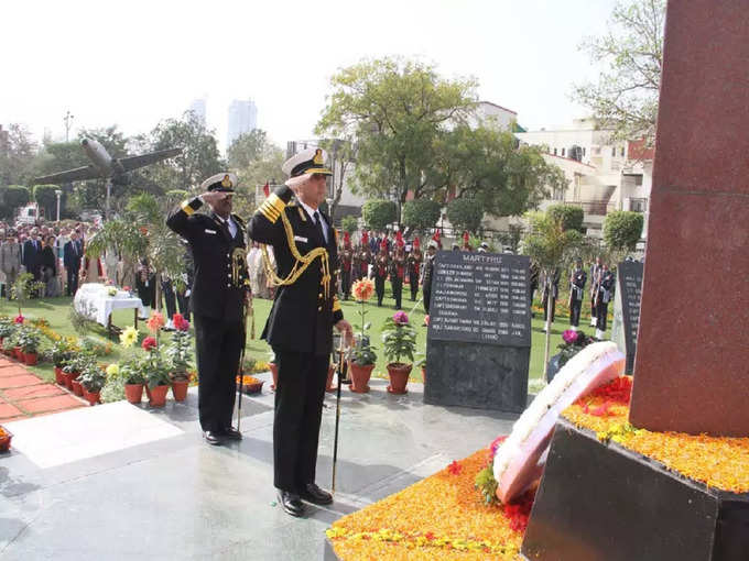 नोएडा के पास शहीद स्मारक नोएडा - Shaheed Memorial Noida near Noida in Hindi