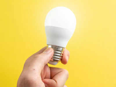 बिजली न होने पर भी कमरे में घटों जलते हैं ये Inverter LED Bulb, इन-बिल्ट रिचार्जेबल बैटरी के साथ उपलब्ध