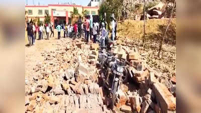 Chhatarpur News: कॉलेज की दीवार गिरी, दबकर दो छात्रों की मौत, चार की हालत गंभीर