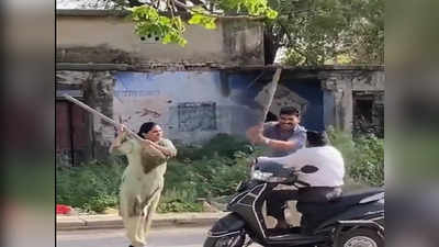 Noida Viral Video: दिव्यांग युवक को दंपती ने सड़क पर लाठी-डंडों से बुरी तरह पीटा, दोनों गिरफ्तार, ये था मामला