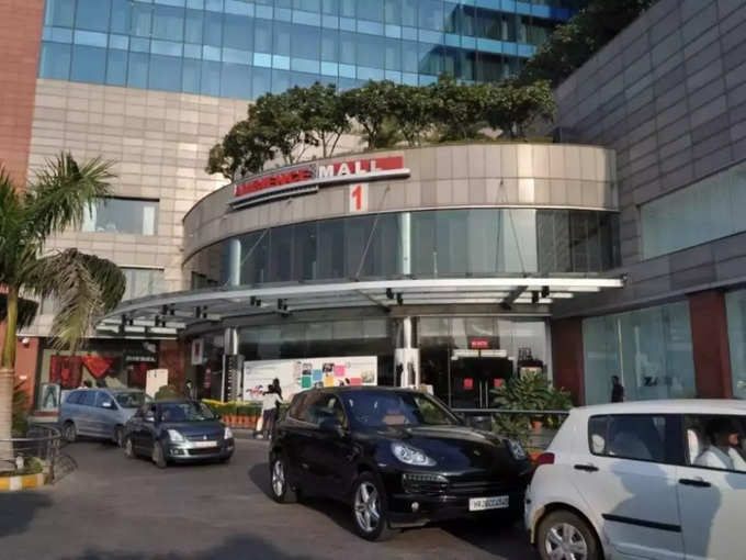 गुरुग्राम का डीएलएफ मेगा मॉल - DLF Mega Mall in Gurgaon in Hindi