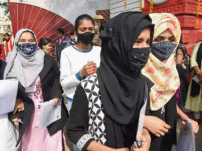 Karnataka Hijab news: उडुपी में 40 छात्राओं ने पीयू परीक्षा छोड़ी, हिजाब पर कर्नाटक हाई कोर्ट के आदेश से हैं आहत