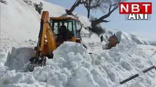 Jammu-Kashmir News: अनंतनाग में भारी Snowfall के बाद चल रहा बर्फ हटाने का काम, देखें वीड‍ियो