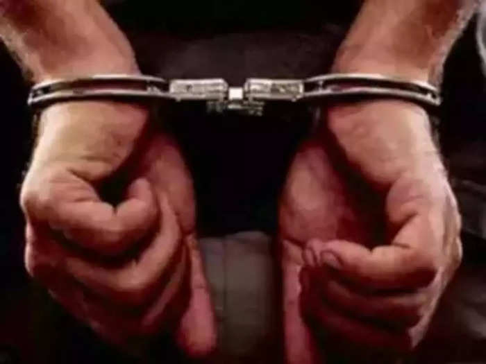 ​पुलिस ने बेंगलुरू से किया दो लोगों को गिरफ्तार