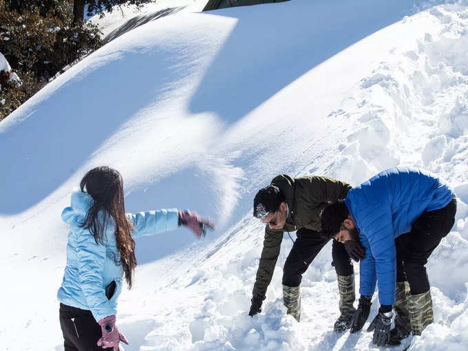 औली में स्कीइंग - Skiing in Auli