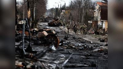 Russia War Crimes: कीव सड़कों पर रूसी सेना की बर्बरता से दहली दुनिया, हर तरफ बस लाशें और बर्बादी का नजारा