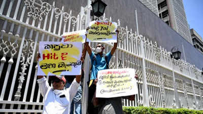 Sri Lanka Crisis: ಶ್ರೀಲಂಕಾದಲ್ಲಿ ಕರ್ಫ್ಯೂ; ಟ್ವಿಟ್ಟರ್, ಫೇಸ್‌ಬುಕ್ ಕೂಡ ಬಂದ್