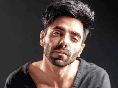 Aparshakti Khurana ने बताया बेड पर अपना सबसे फेवरेट काम, कहा- पहले बटर चिकन, फिर फोन साइलेंट पर