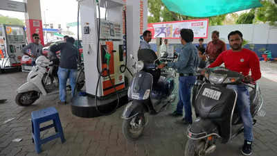 Petrol Diesel Price: આ શહેરમાં મળે છે 122 રૂપિયે લિટર પેટ્રોલ, વાહનચાલકો તોબા પોકારી ઉઠ્યા