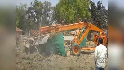 Rewa News: अवैध झोपड़ी तोड़ने के लिए प्रशासन ने चलाया बुलडोजर, अब हो रही किरकिरी