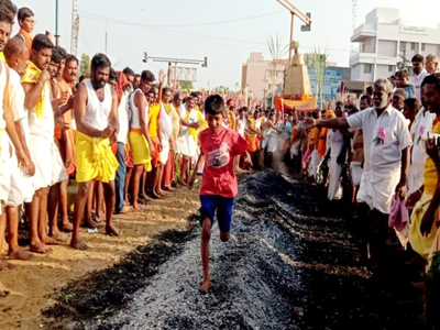 ஈரோடு பத்ரகாளியம்மன் குண்டம் திருவிழா... தீமிதித்து நேர்த்திக்கடன் செலுத்தி வழிபாடு!