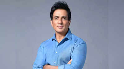 Sonu Sood से फैन ने की गर्मियों में Chilled Beer की फरमाइश, ऐक्टर के जवाब ने जीत लिया दिल