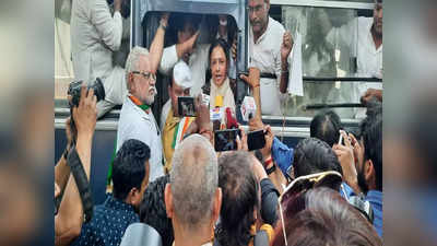 Congress Protest: लखनऊ में महंगाई के खिलाफ प्रदर्शन, प्रमोद तिवारी समेत कांग्रेस के कई बड़े नेता गिरफ्तार