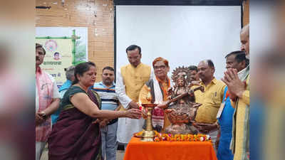 Ayodhya News: श्रीलंका से अयोध्या पहुंची काव्य यात्रा, अवध यूनिवर्सिटी सभागार में शुरू हुआ 75 घंटे का काव्य पाठ