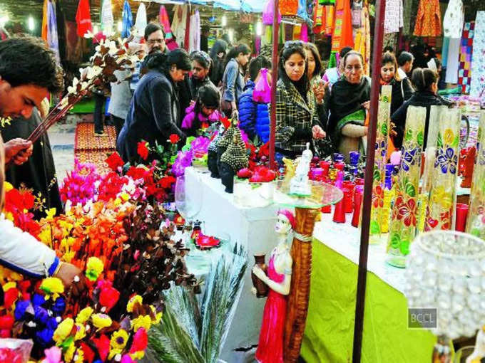 दिल्ली हाट में किचन का सामान - Kitchenware in Delhi Haat