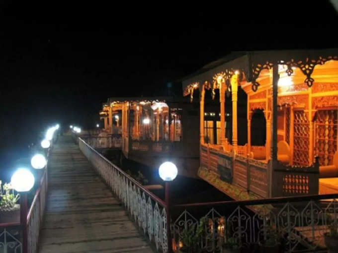 मुमताज पैलेज हाउसबोट, श्रीनगर - Mumtaz Palace Houseboat, Srinagar