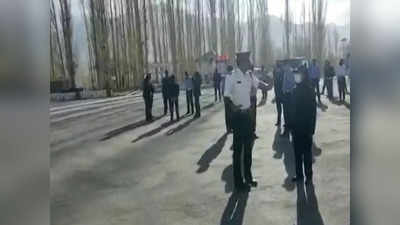 Indore Dancing Cop: लद्दाख के ट्रैफिककर्मी भी अब डांस करते हुए करेंगे ट्रैफिक कंट्रोल, डांसिंग कॉप ने खुद दी ट्रेनिंग