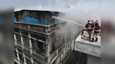 Delhi Fire News: हर घंटे आग लगने की 5-6 कॉल, दिल्ली में 14 घंटे में 74 जगहों पर लगी आग
