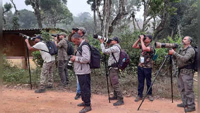 ಮಡಿಕೇರಿ: ಹಕ್ಕಿ ಹಬ್ಬಕ್ಕೆ ಉತ್ತಮ ಸ್ಪಂದನೆ, ಪಕ್ಷಿಗಳ ಕಣ್ತುಂಬಿಕೊಂಡ ಆಸಕ್ತರು