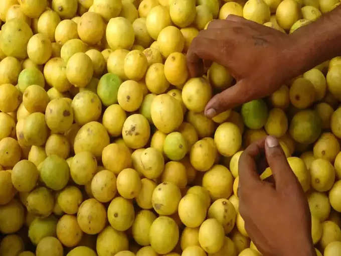 লেবুর দাম আকাশ ছোঁয়া