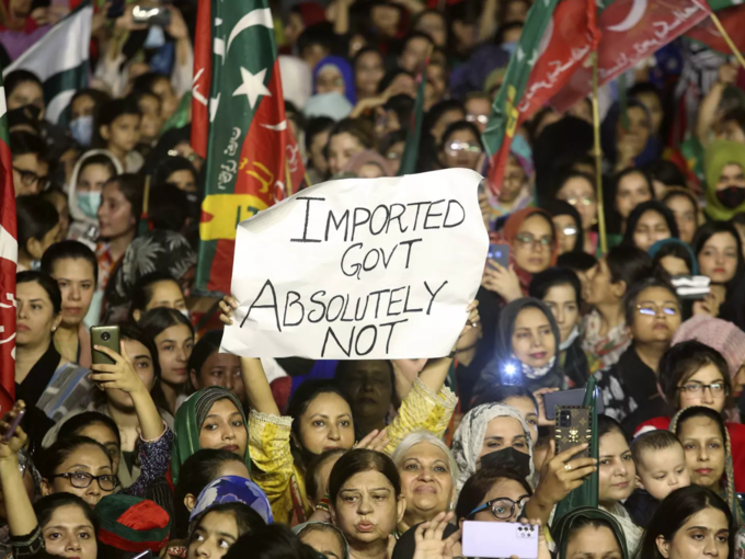 ​इमरान खान के समर्थकों ने पूरे पाकिस्तान में किया प्रदर्शन