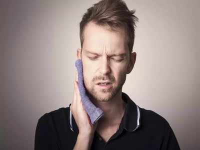 Home Remedies of Toothache: দাঁত ও মাড়িতে প্রচণ্ড যন্ত্রণা? আলু, রসুনেই সমস্যা মিটবে!