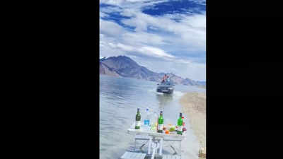 Pangong Lake এ নামল Audi গাড়ি! ভাইরাল যুবকের কীর্তি