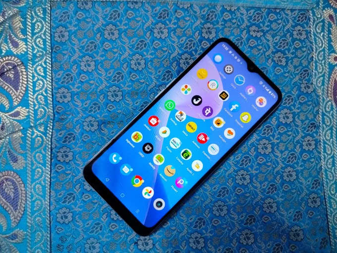 realme c31 front