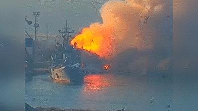 Russia Black Sea Warship: यूक्रेन की जंग में पुतिन को बहुत बड़ा झटका, काला सागर से मिसाइलें बरसा रहा रूसी युद्धपोत तबाह