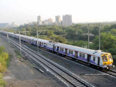 Mumbai Local Train: मुंबई लोकलमधील धक्कादायक प्रकार; मोबाइल चोराचा प्रतिकार करत असतानाच ती...