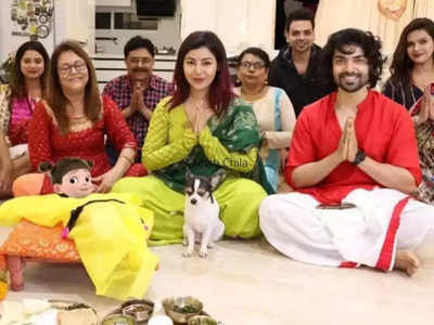 Debina Bonnerjee-Gurmeet Choudhary ने लाडली के लिए रखी छठी पूजा, फैंस से छिपाया बेटी का चेहरा