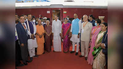 Vice President in Ayodhya: अयोध्या में वेंकैया नायडू ने पत्‍नी संग रामलला का किया दर्शन,वाराणसी के लिए हुए रवाना