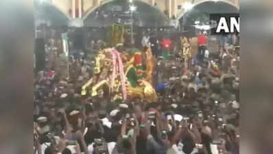 Tamilnadu News: मदुरै में भगवान कल्लाझगर उत्सव के दौरान मची भगदड़, दम घुटने से 2 की मौत, कई घायल