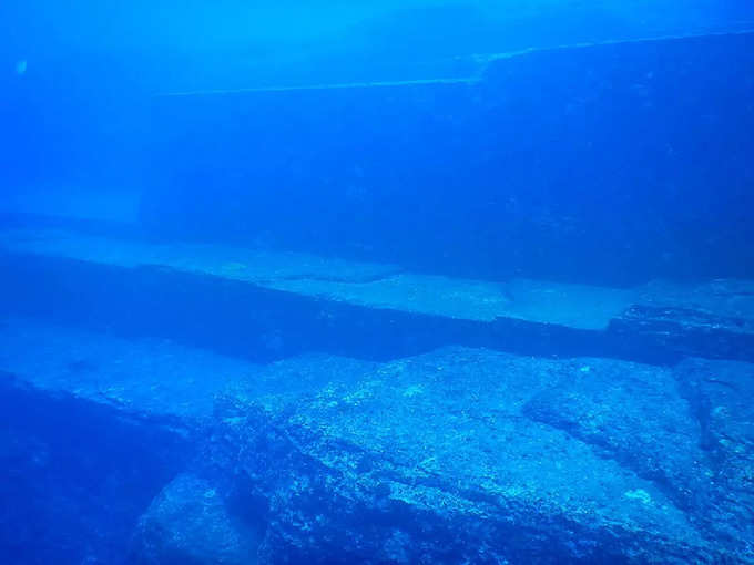యోనాగుని సబ్‌మెరైన్ శిథిలాలు (Yonaguni submarine ruins):