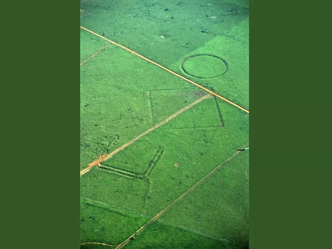 అమెజాన్‌లో వింత ఆకారాలు (Amazon rainforest geoglyphs)